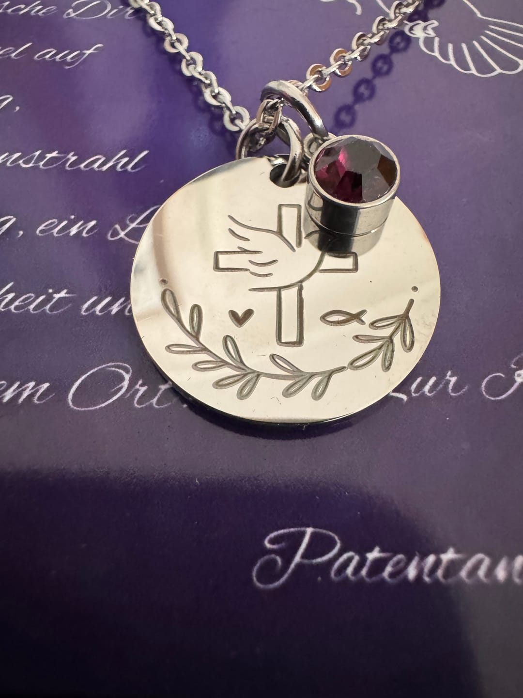 Customer photo review of Kreuzkette zur Kommunion - Halskette mit Kreuz Geschenk für Patenkind personalisiert mit Name und Datum