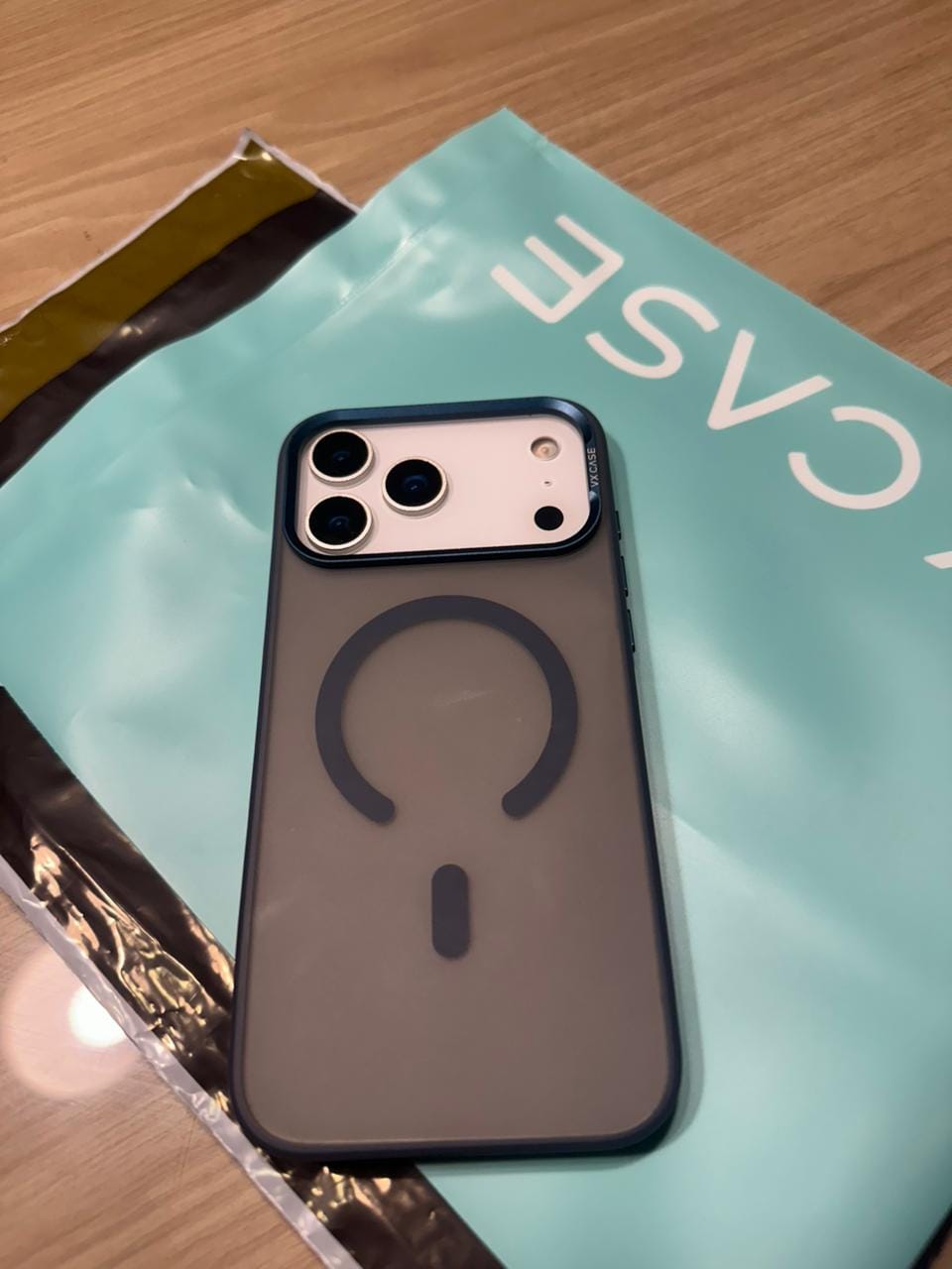 Customer photo review of Capa MagSafe iPhone 17 Pro Max - Titanium