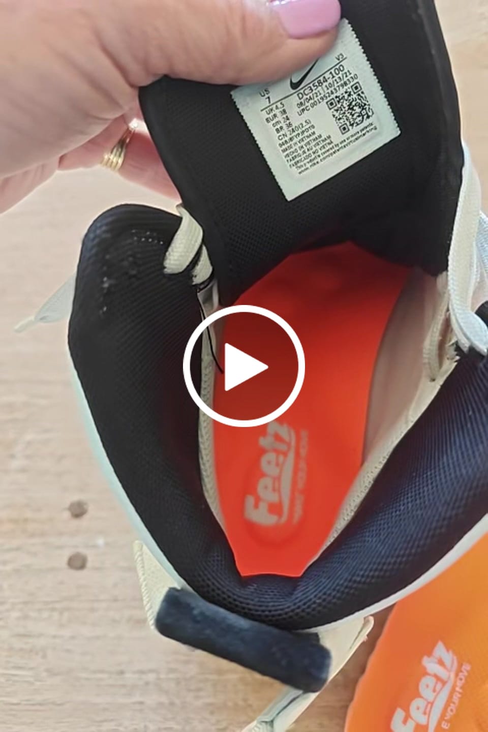 Customer video review of Feetz Cloudz® - Massage inlegzolen