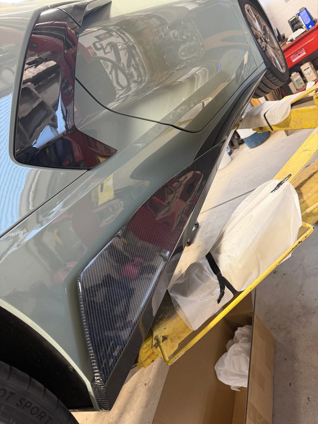 Customer photo review of Chevrolet Corvette C8 DRY CARBON FIBER 5VM Side Skirts