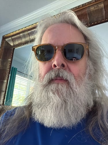 Customer photo review of Entourage of 7 - Beacon Limited Edition Remaster (10-20) (Vintage Amber)