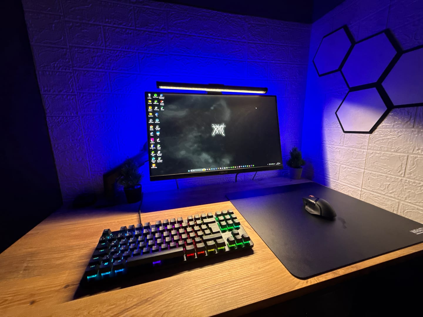 Customer photo review of Wraith Blade X Semi-Hard Mousepad