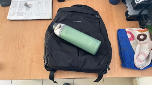 Customer photo review of MOCHILA SEOUL Laptop 15” Cool Capital + TERMO 710 ml Combo Negro