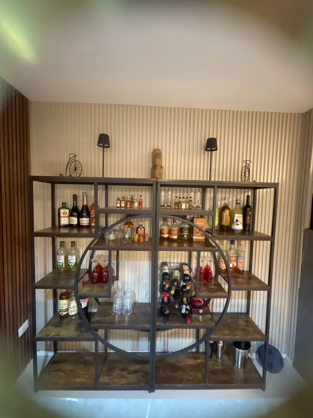 Customer photo review of Estante Industrial Metal Forma Geometrica 9 Repizas