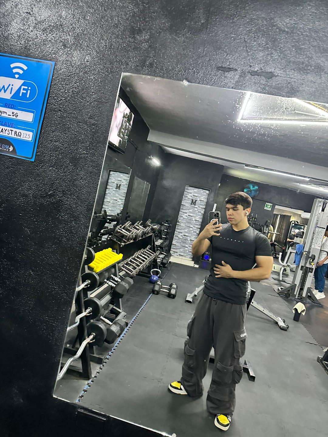 Customer photo review of 2005 - Hella Pocket Sweats