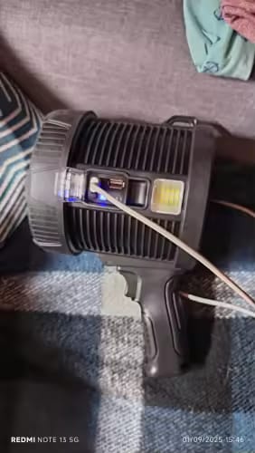 Customer photo review of Wiederaufladbarer LED-Strahler – 900000 Lumen, Solar & USB