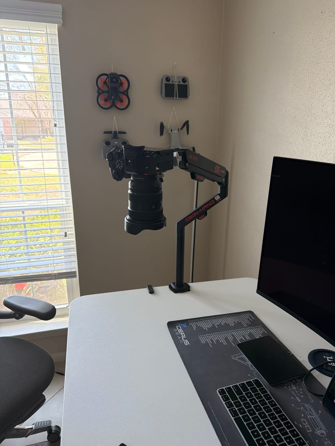 Customer photo review of Floating Hydraulic Camera Articulating Arm Stand