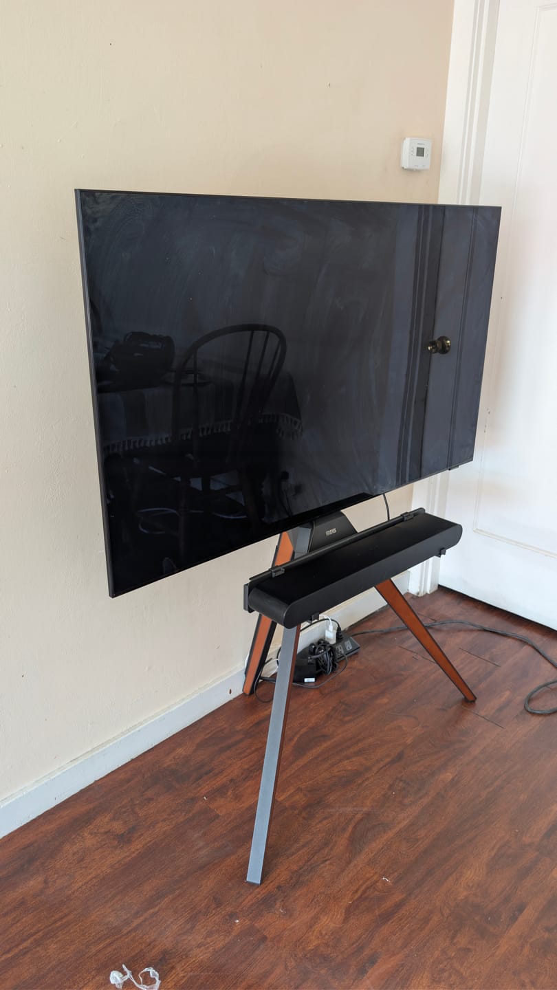 Customer photo review of Picasso FT65 TV Stand