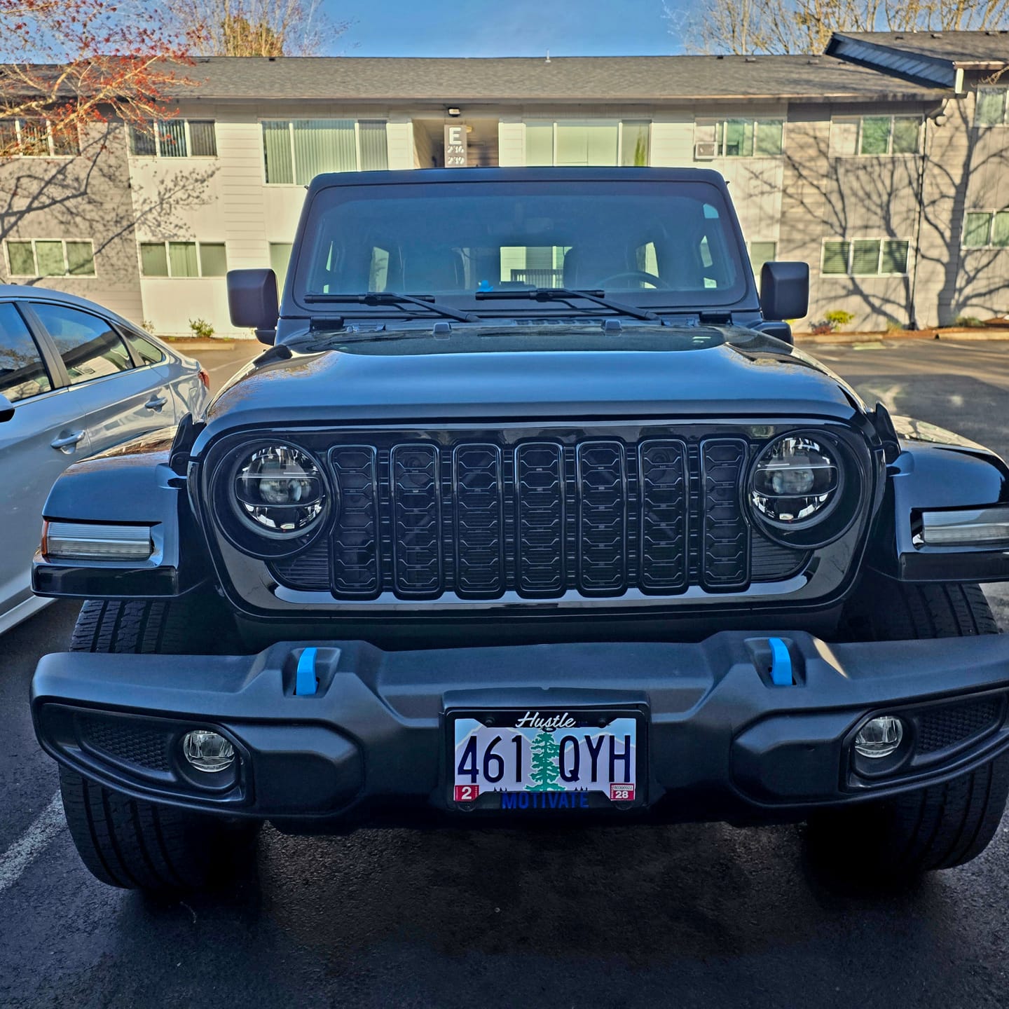 Customer photo review of OEM Color Matched Front Grille for Jeep Wrangler JL/Gladiator JT