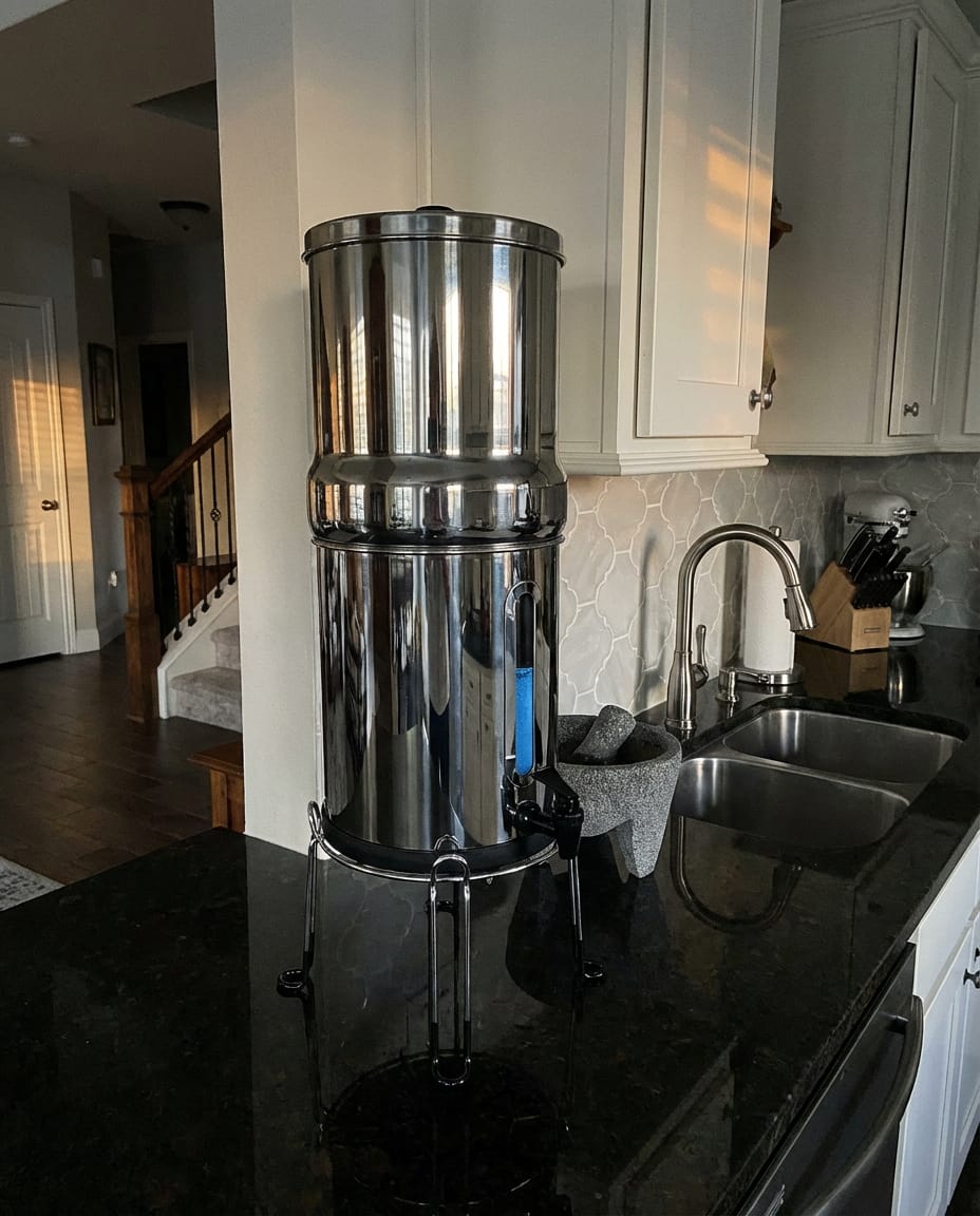 Customer photo review of Big Flow Tank 1 Gravity Water Filter System – Stainless Steel Countertop Filter (3.8L) with Carbon & Fluoride Reduction