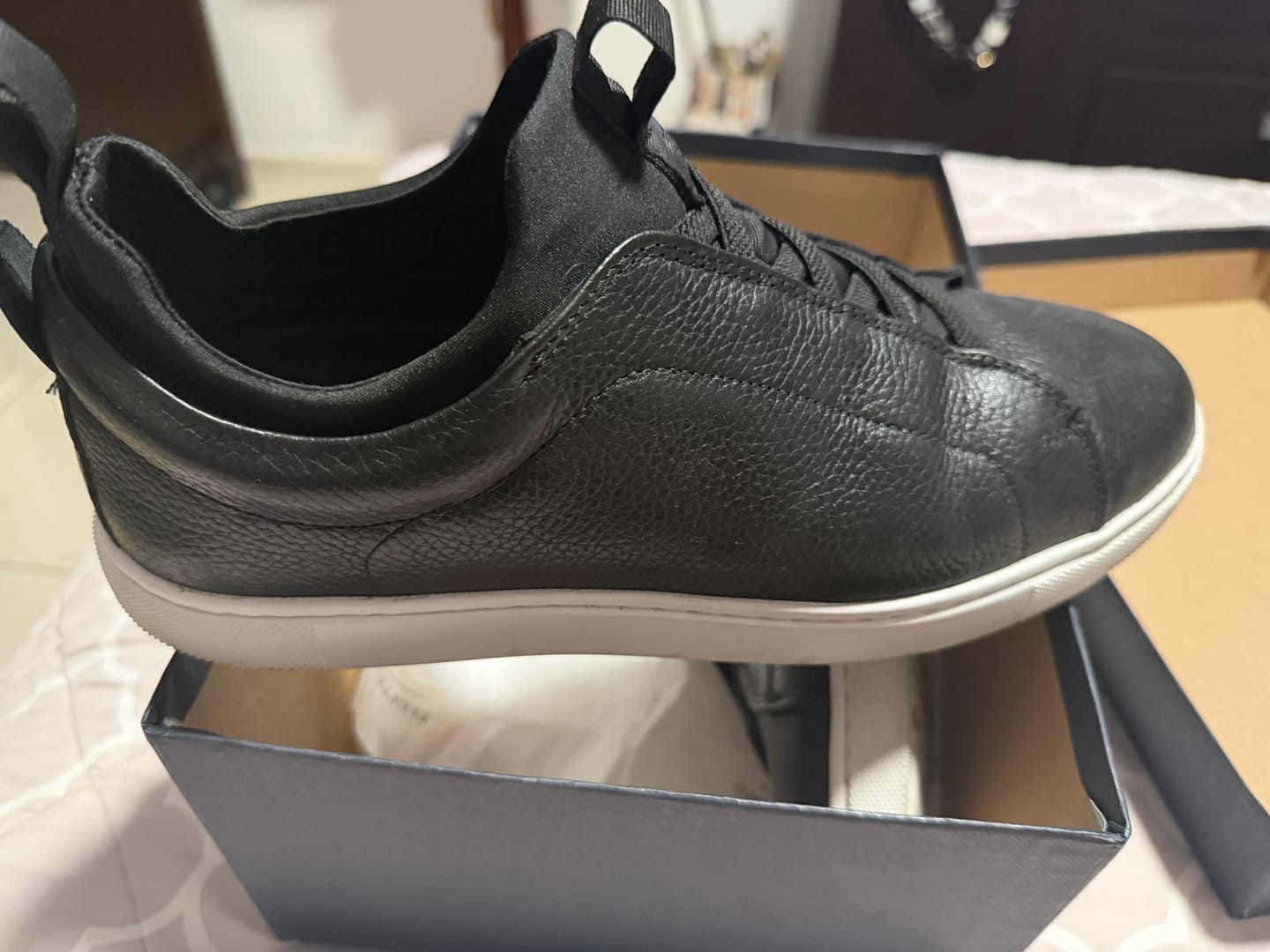 Customer photo review of SNEAKER SLIP ON PIEL NEGRO