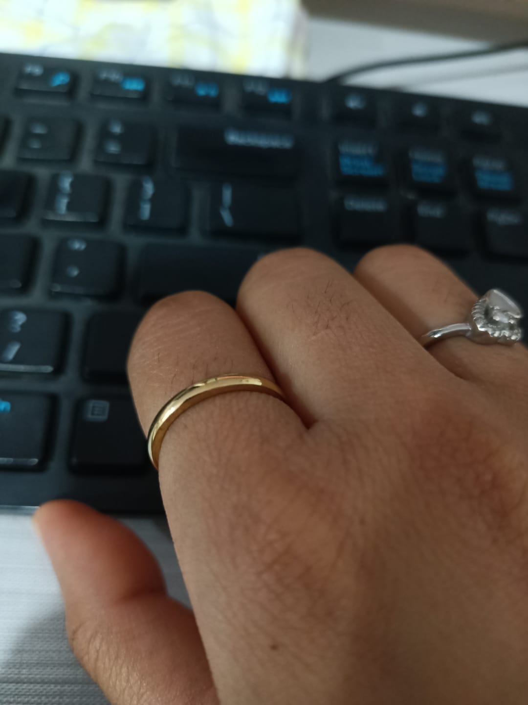 Customer photo review of Sole Aura Minimal Gold Band