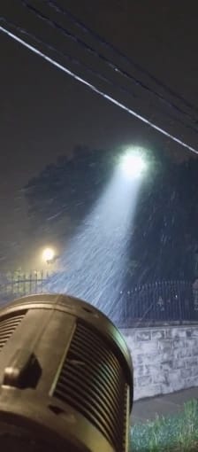 Customer photo review of Wiederaufladbarer LED-Strahler – 900000 Lumen, Solar & USB