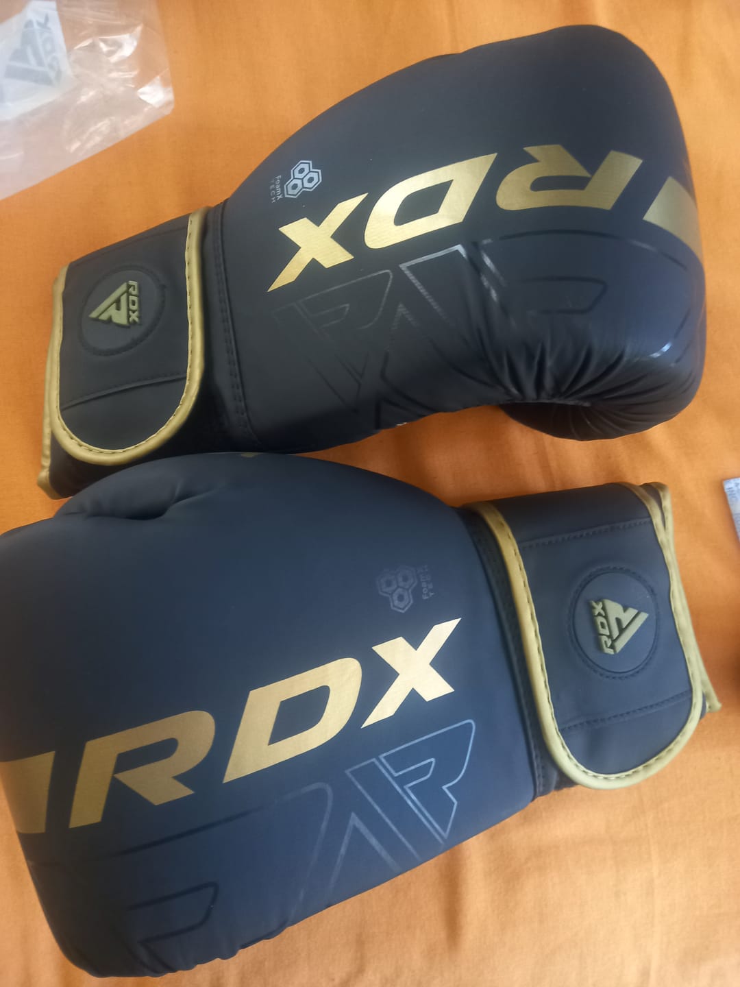 Customer photo review of Guantes de Boxeo Kara F6