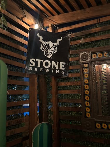 Customer photo review of Stone Placa de Metal Decorativa