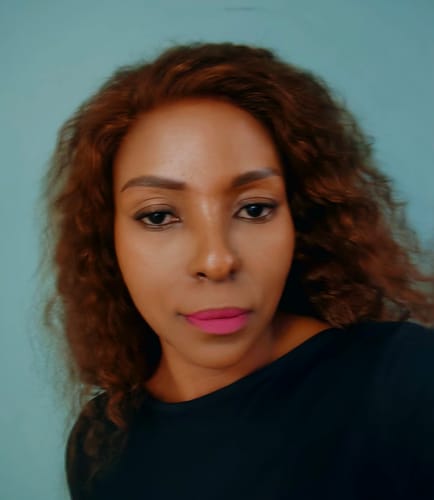 Customer photo review of Peruvian LUX 13x4 Lace Frontal Wig Deep Wave Col 4 18 Inch