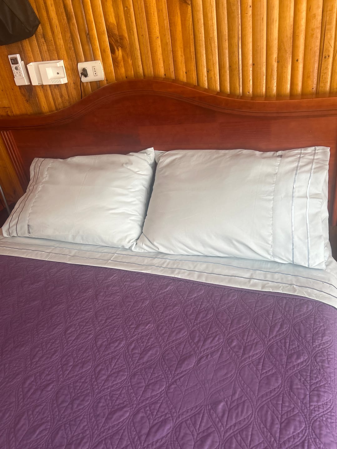Customer photo review of Sábanas Lujo 1800 Hilos - 2 Plazas Celeste Negro Suave Premium