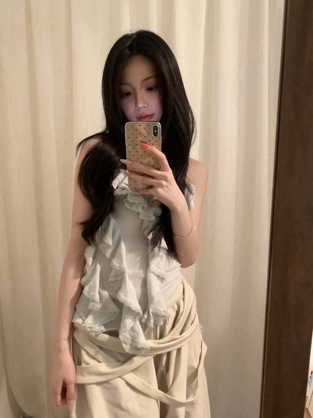 Customer photo review of Rase le sol Asymmetric Ruffled Halter Top
