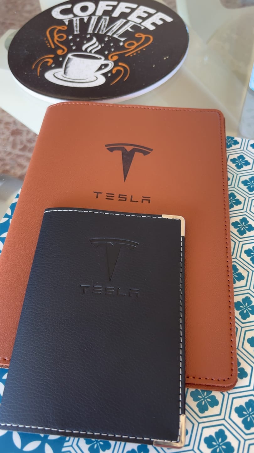 Customer photo review of Porte Carte Grise Tesla