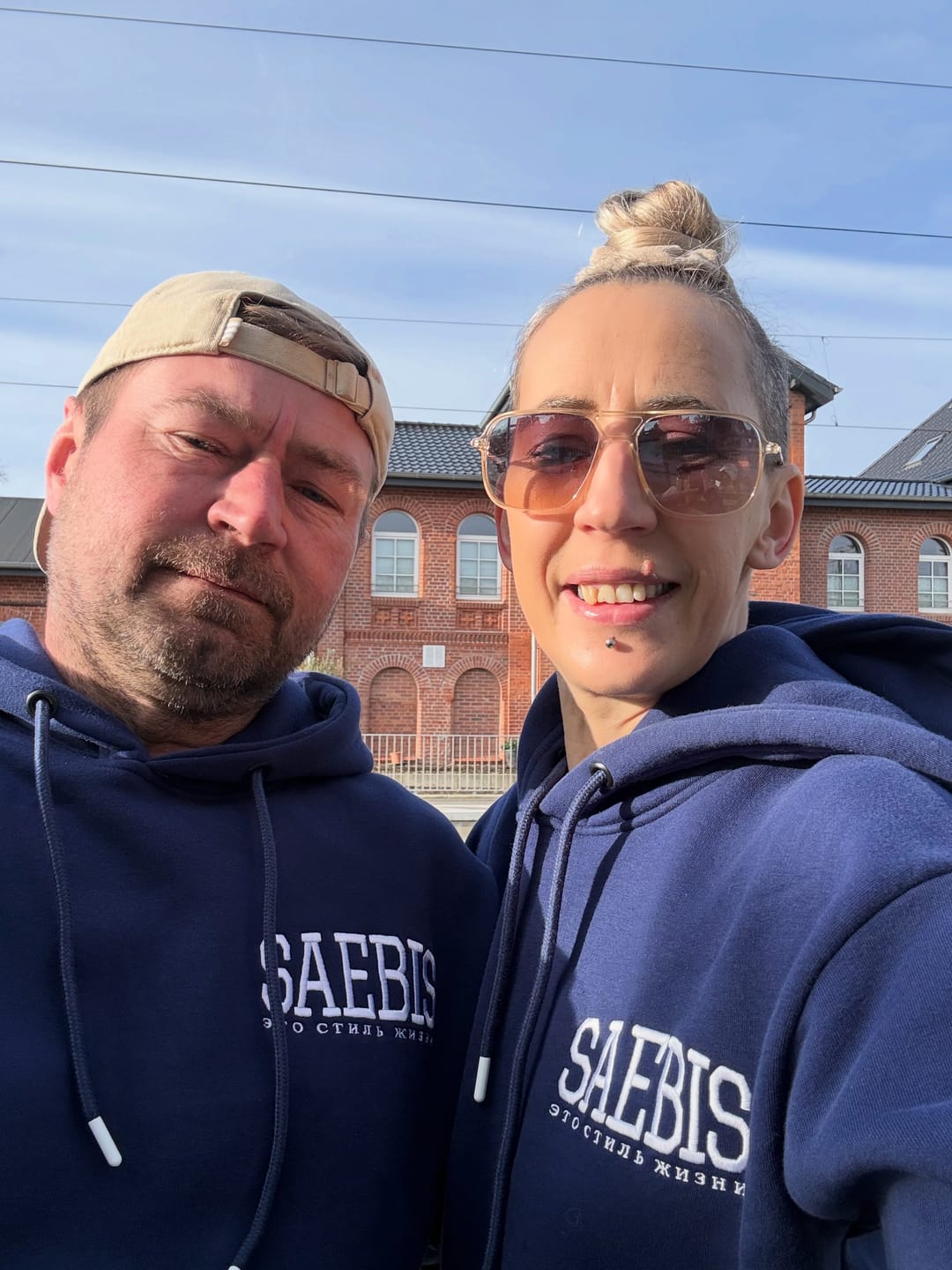 Customer photo review of Lifestyle Herren Hoodie navyblau mit Stickerei by SAEBIS®