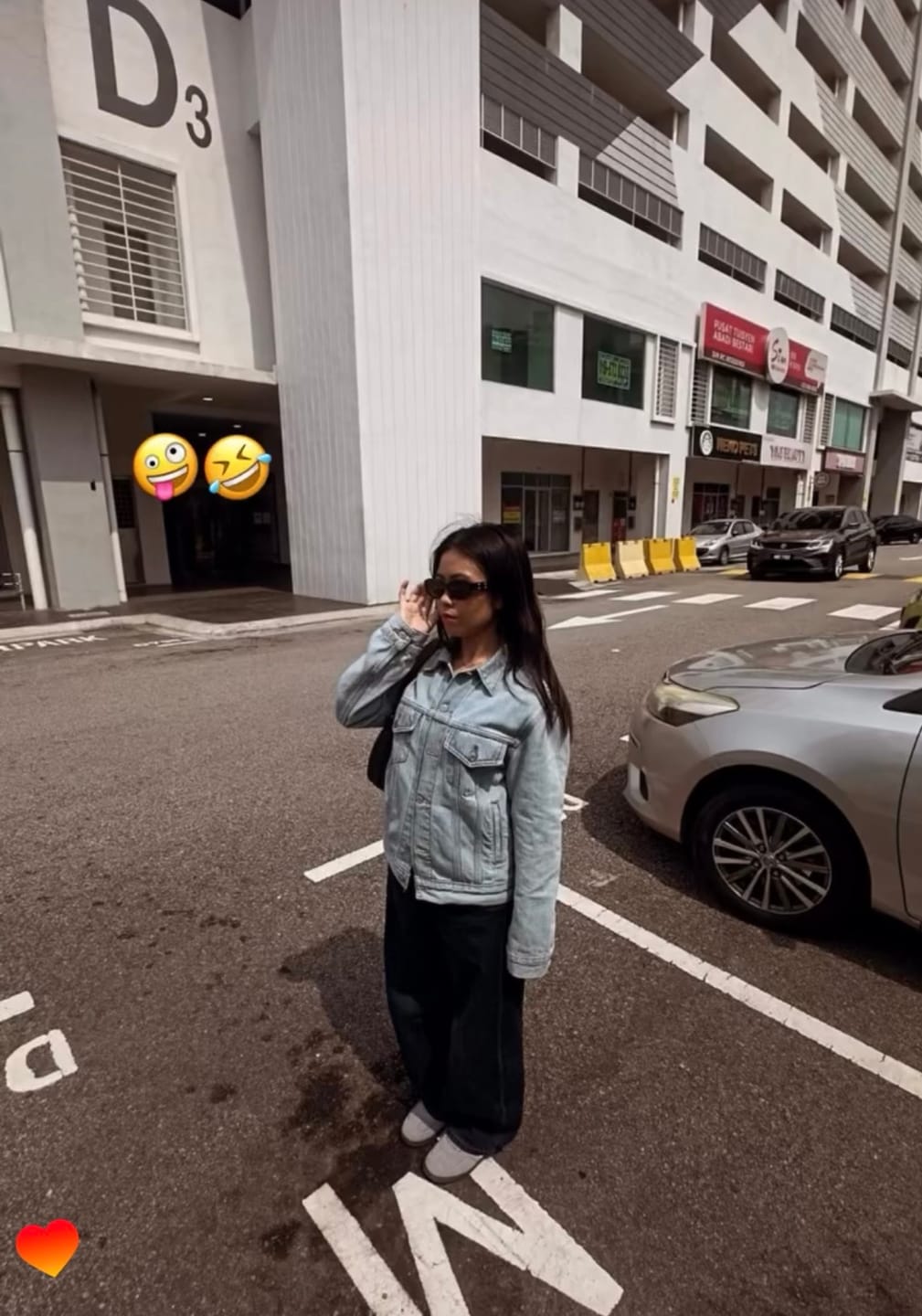 Customer photo review of Juno Oval Framed Sunglasses