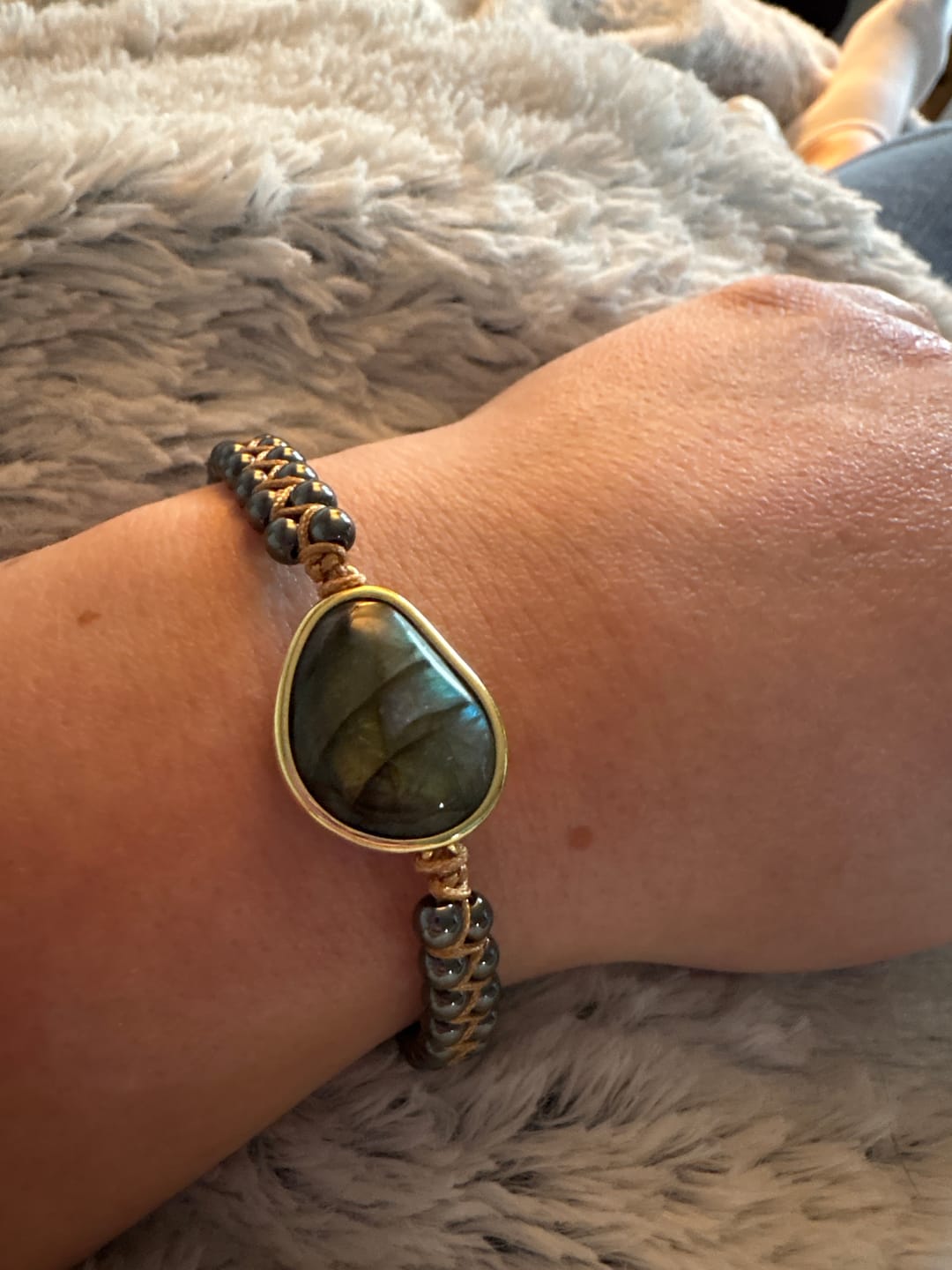 Customer photo review of Bracelet "Oeil Céleste" en Labradorite & Hématite