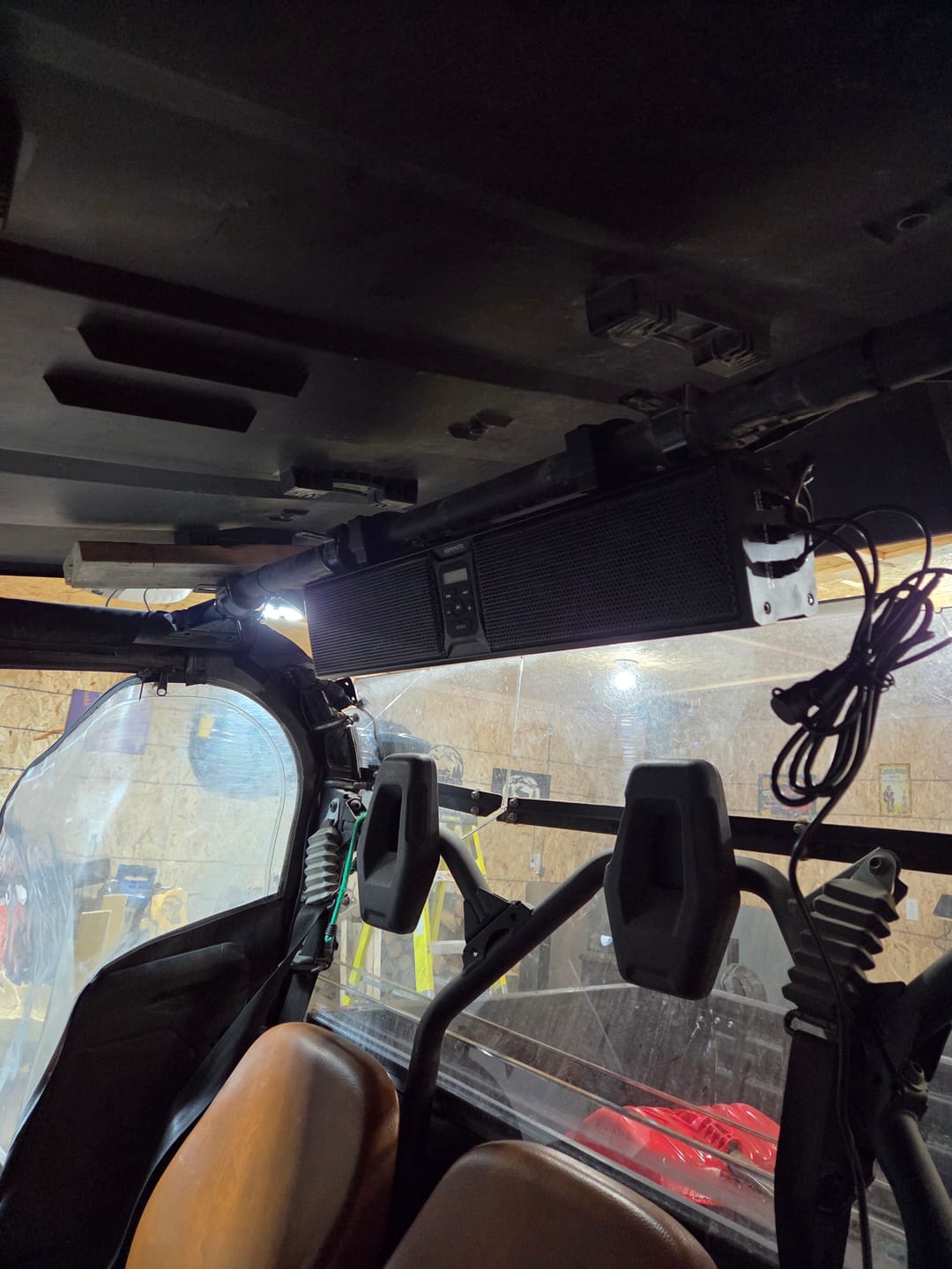 Customer photo review of UTV Sound Bar RGB 25'' Bluetooth Multicolor Lights 500W Amplifier 1.25''-2'' Roll Bar
