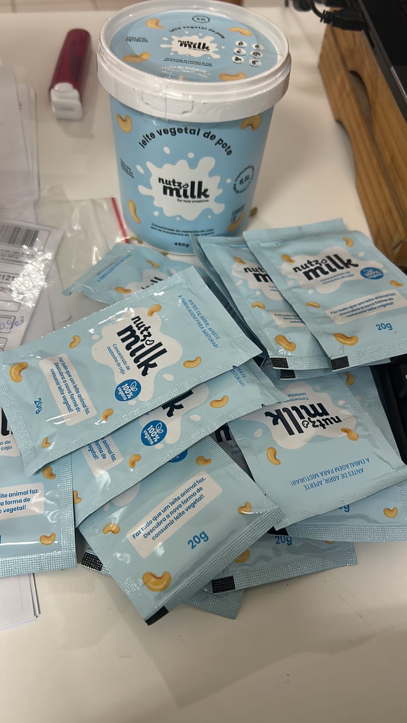 Customer photo review of Leite Vegetal NutzMilk  6,5L - Concentrado de Castanha de Caju + 6 sachês (grátis)