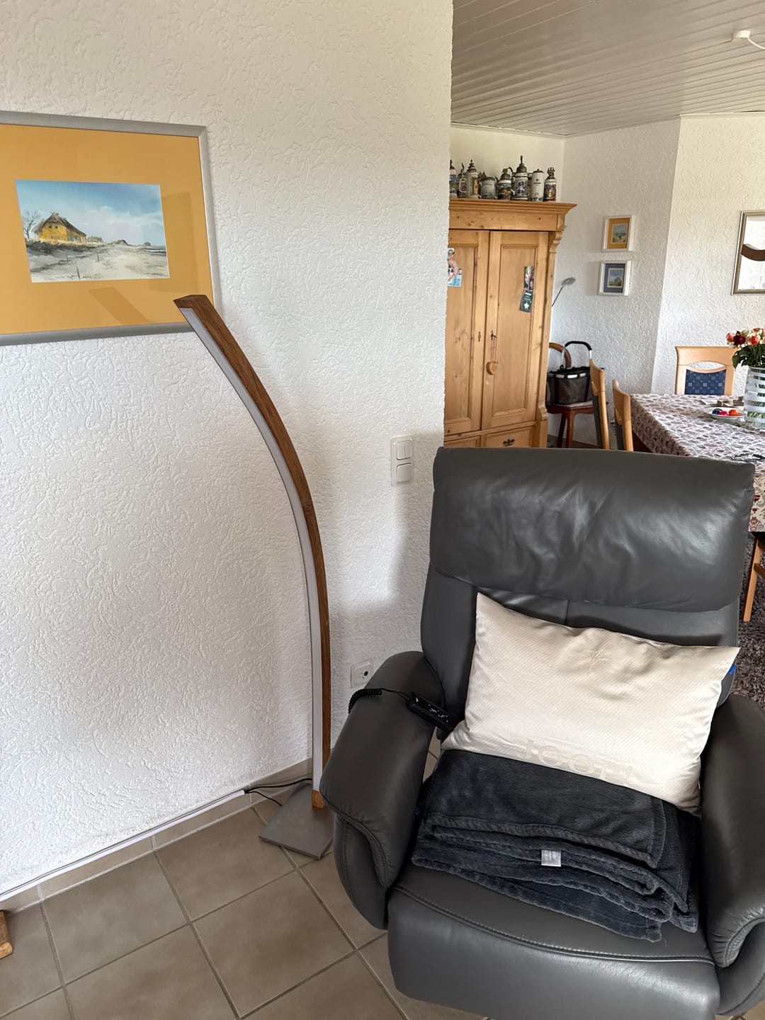 Customer photo review of Designer Stehlampe aus Massivholz, LED-Leuchte geschwungen - Solara