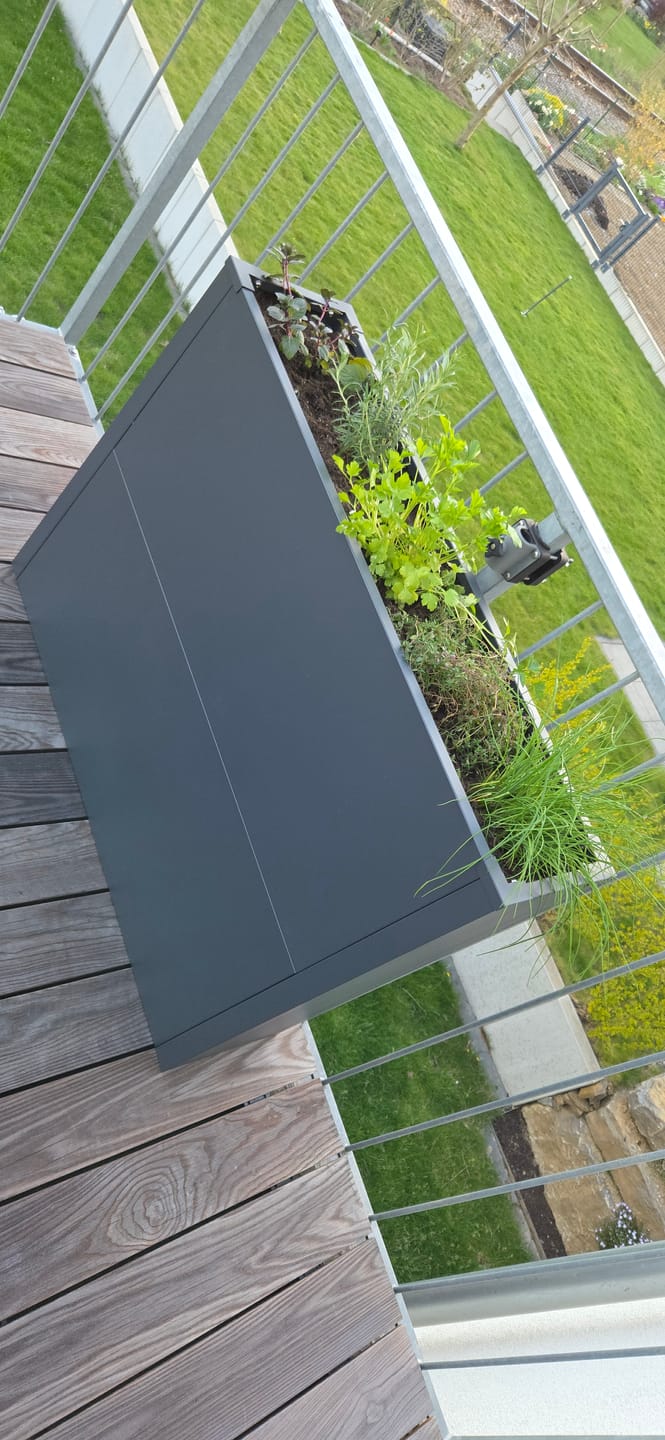 Customer photo review of Hochbeet HB5 | Pulverbeschichtet in RAL7016 | 100x25x77 cm