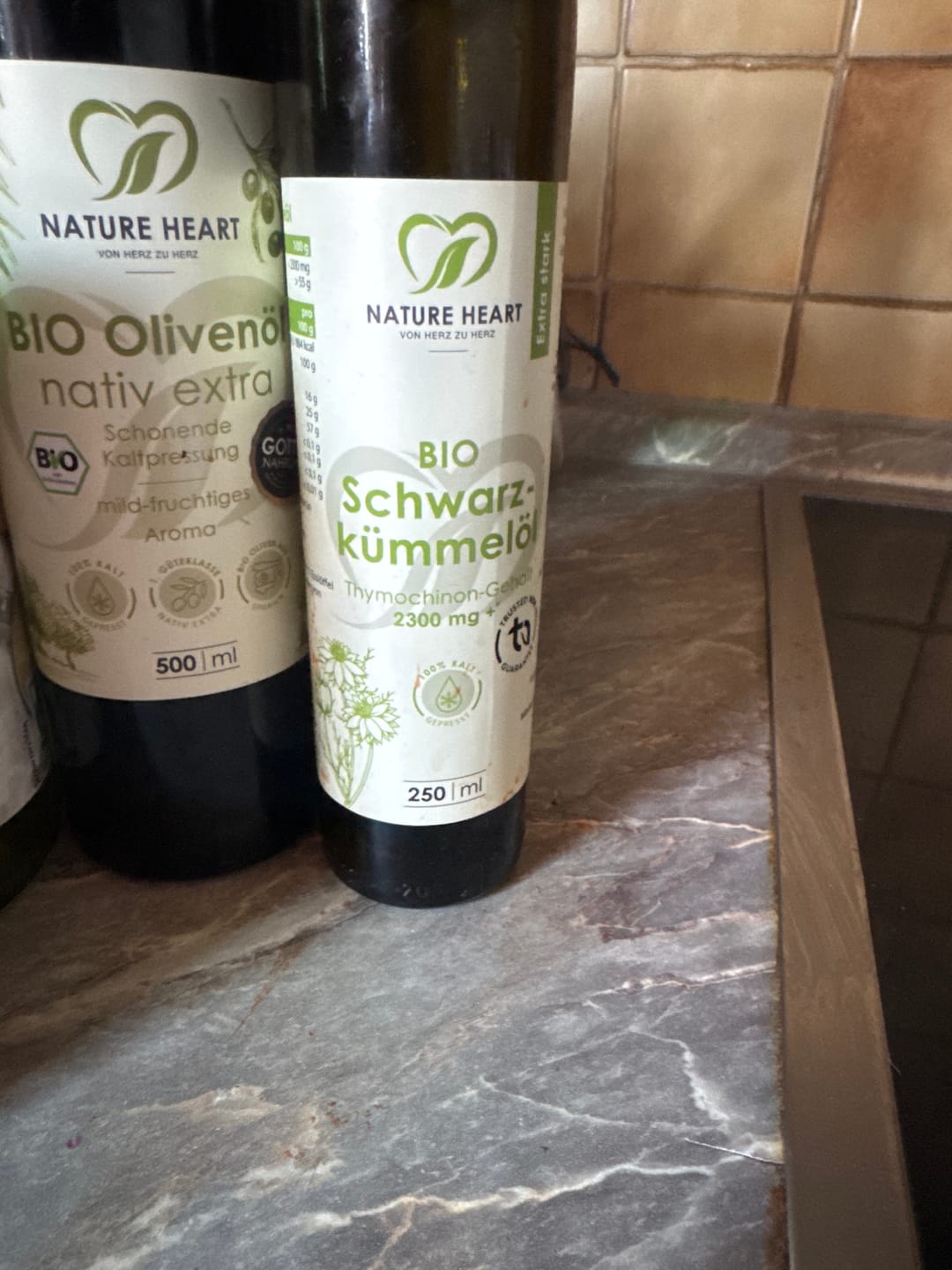 Customer photo review of BIO Schwarzkümmelöl 2300+ Thymochinon ungefiltert 250 ml