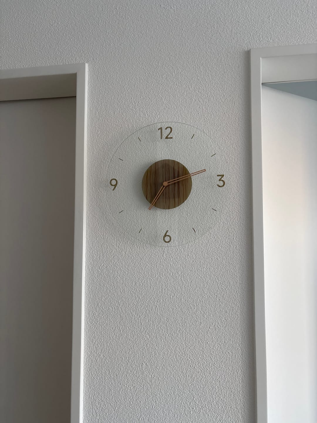 Customer photo review of Skandinavischer Stil Holz-Wanduhr - WoodWave