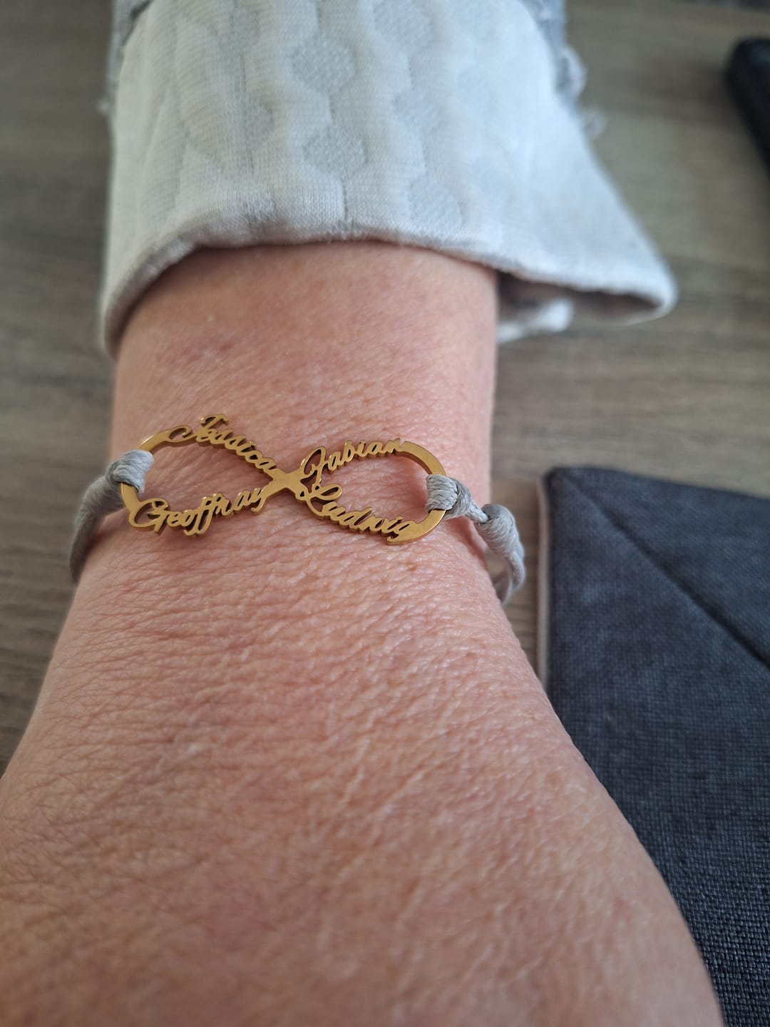 Customer photo review of Bracelet avec le signe de l'infini