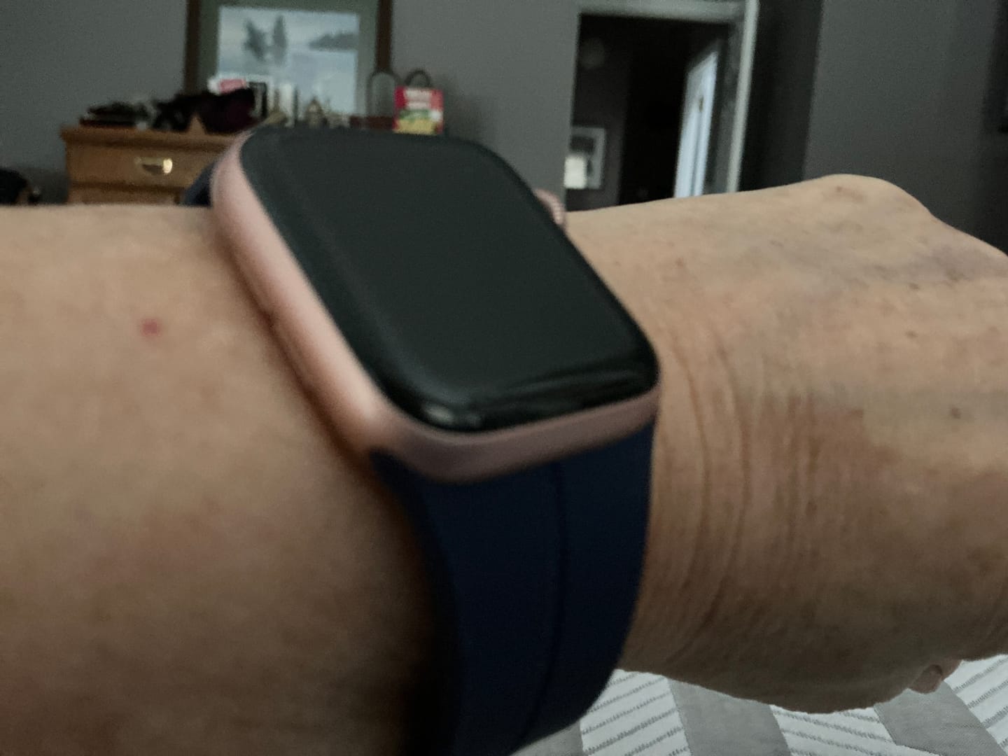 Customer photo review of FlexiFit™ Magnetic Band for Apple Watch - BUY 1 GET 1 FREE!