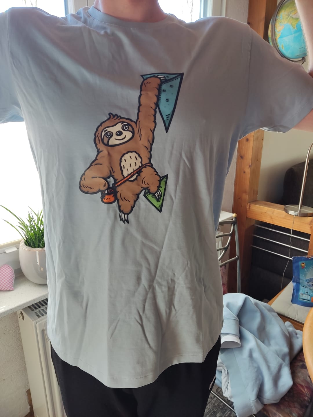 Customer photo review of Light Basic Herren T-Shirt - Boulderndes Faultier