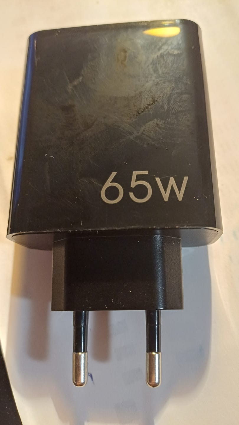Customer photo review of Incarcator Retea, 65W, 5 Porturi, 3 x USB, 2 x Type-C, Negru