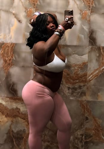 Reviewer's side-view mirror selfie showing the fit of the pink Seamless LowRise Legging.