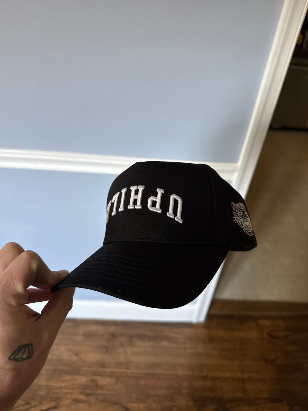Customer photo review of Black ⅂⅂IHԀՈ Hat