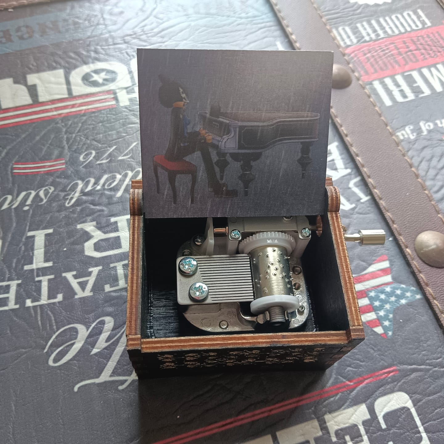 Customer photo review of Binks'Sake Vintage Wooden Music Box