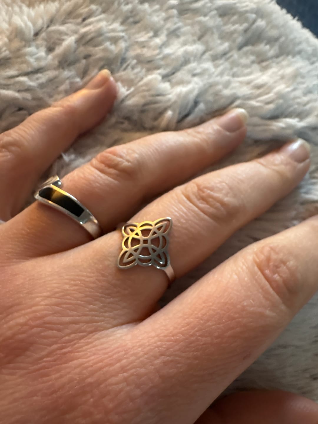 Customer photo review of Bague Ajustable "Protection Éternelle" - Noeud de Sorcière