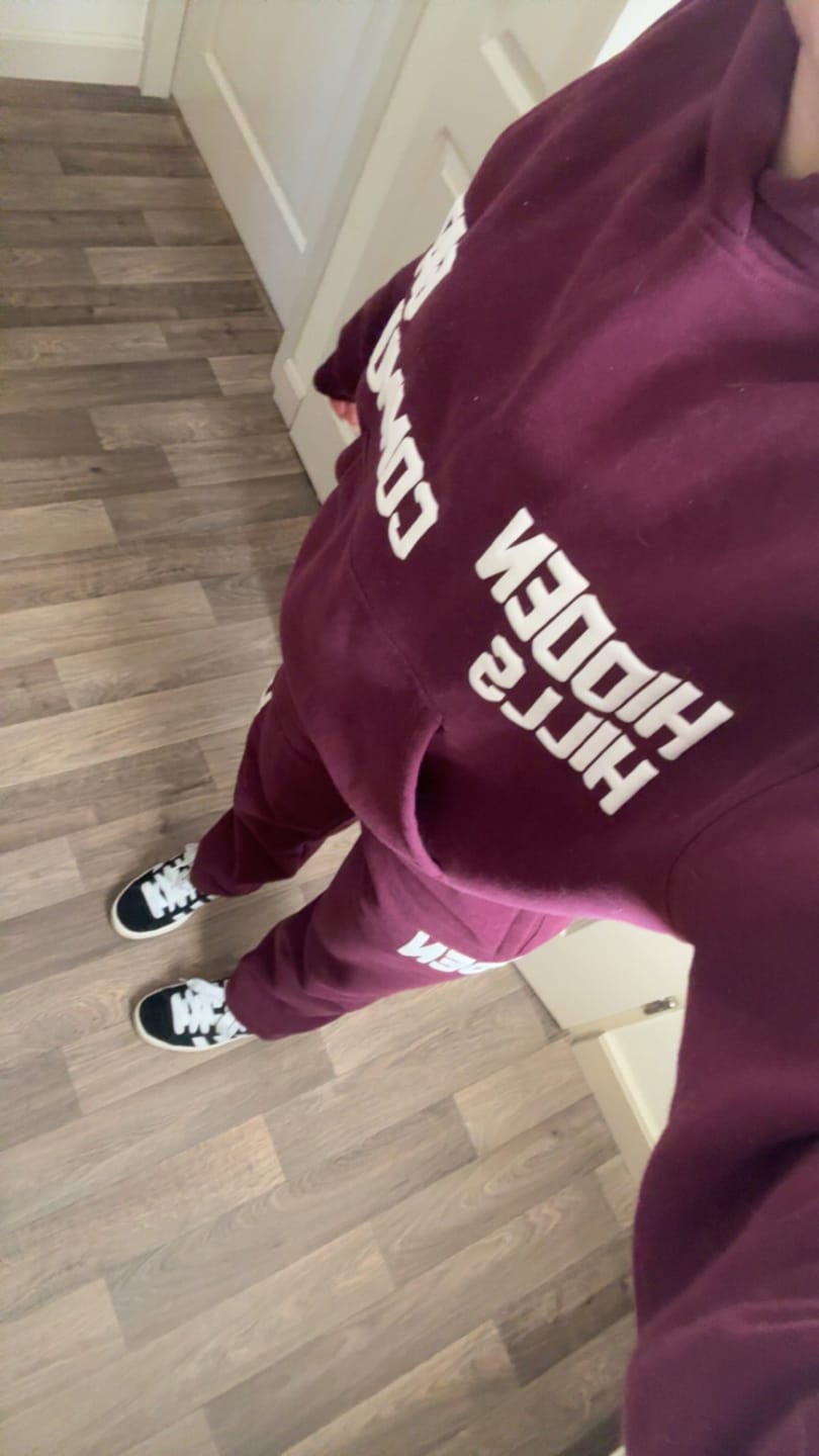 Customer photo review of GATED COMMUNITY HOODIE DARK PLUM