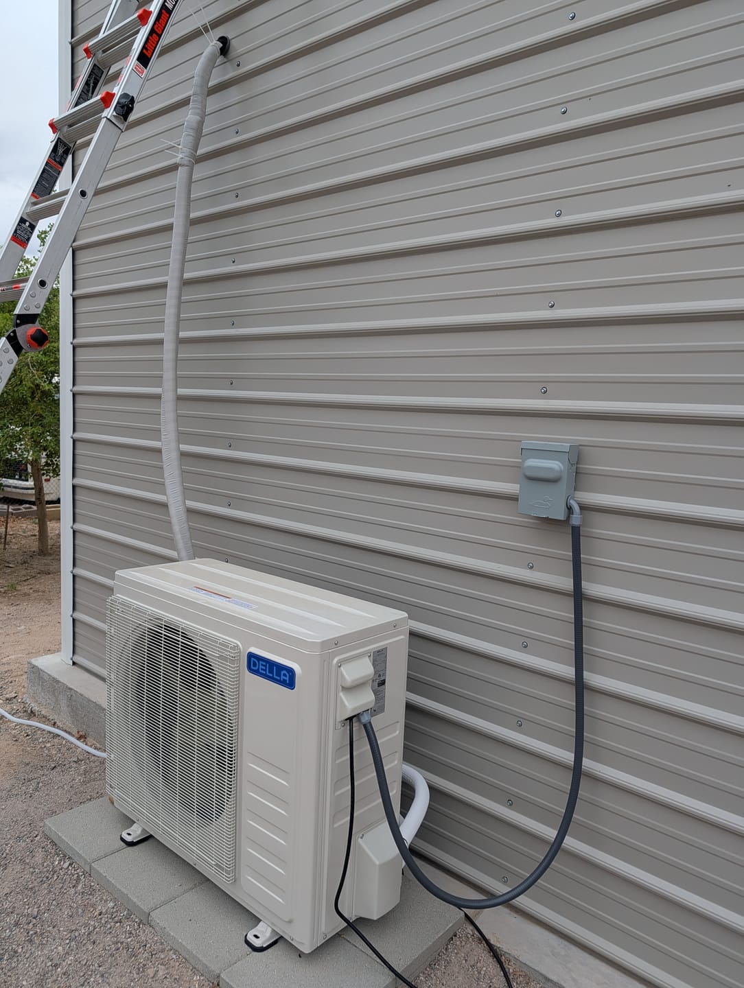 Customer photo review of DELLA Vario Series 36000 BTU 19 SEER2 Mini Split Heat Pump AC (R-454B) - Up to 2500 Sq.Ft.