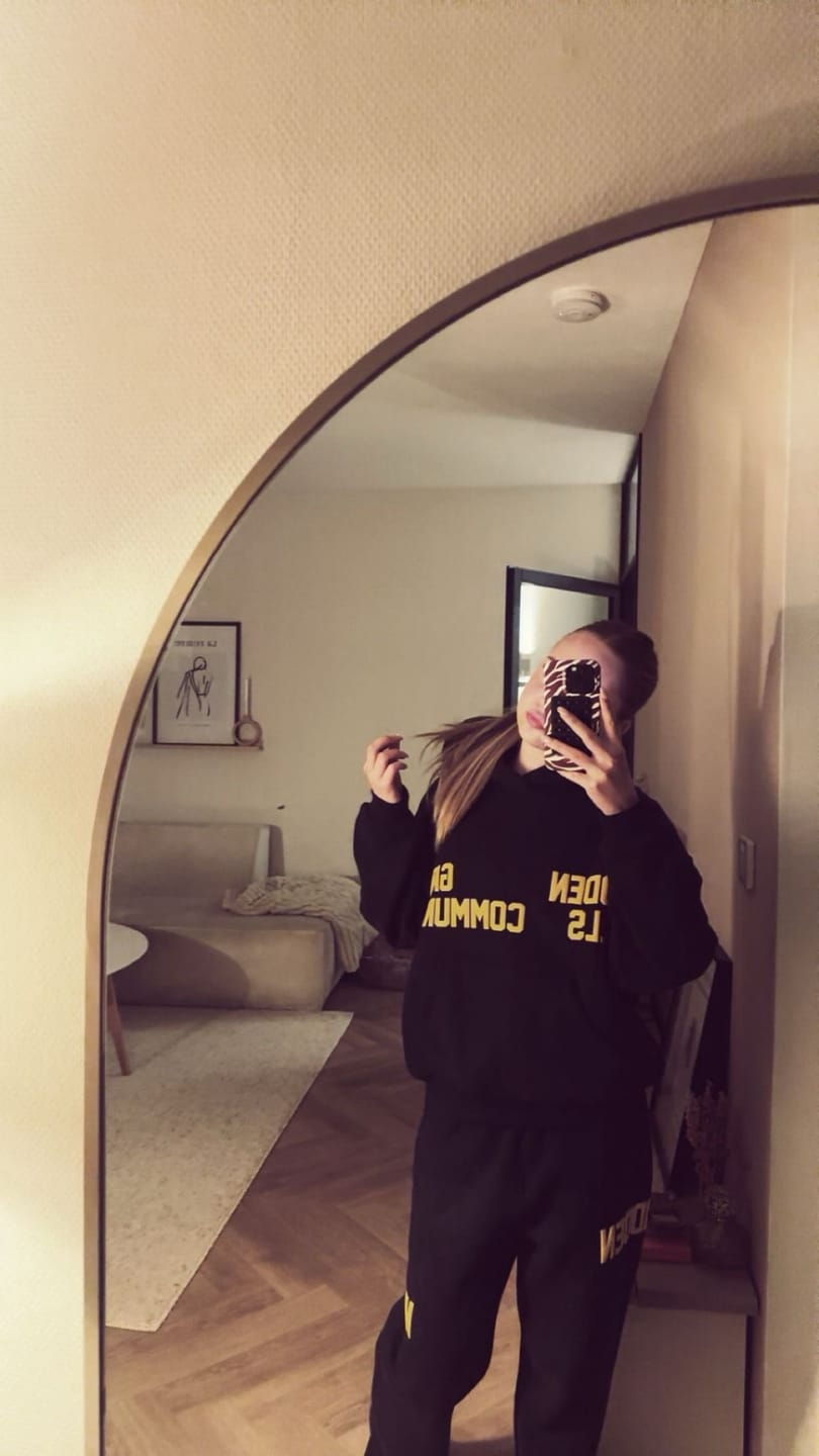 Customer photo review of GATED COMMUNITY HOODIE AMBER/NAVY