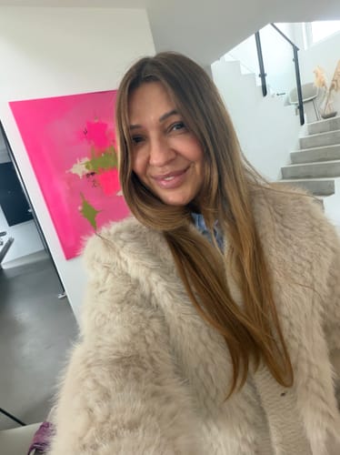 Customer photo review of Flauschige faux fur Jacke CAMILLA - creme