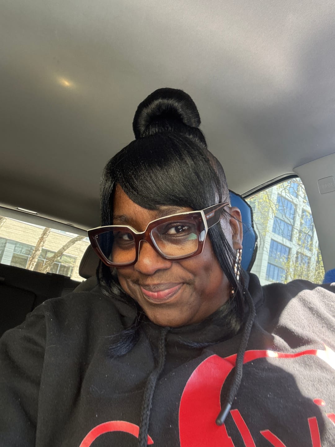 Customer photo review of Vivica A Fox Bang N Bun Two in One Hair Pieces - BPB-HEAVEN