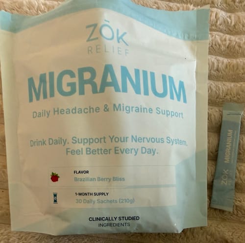 Customer's 1-month supply pouch of Migranium Daily shown with a single-serve sachet.