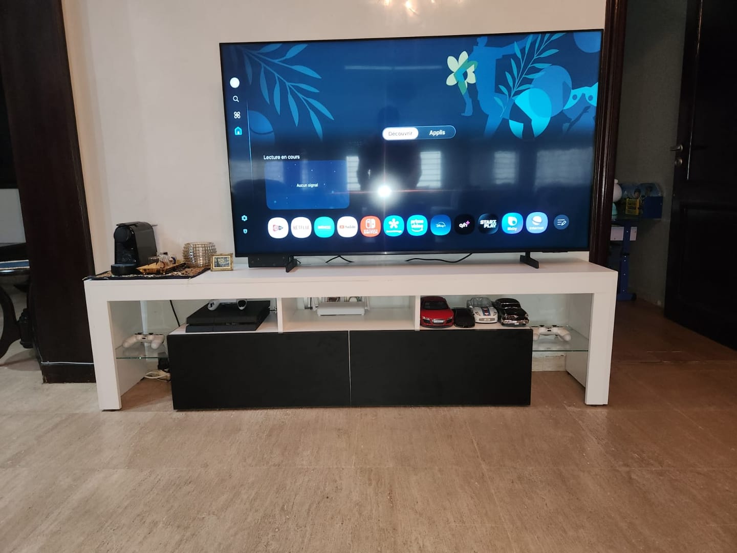 Customer photo review of Meuble TV 200cm avec éclairage LED OTIS  - Noir et Blanc
