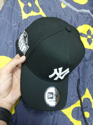 Customer photo review of 9FORTY A-Frame New York Yankees MLB Monotone Black Snapback