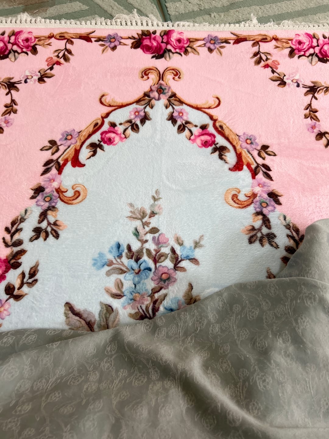 Customer photo review of Rosy Rehma Padded Prayer Mat
