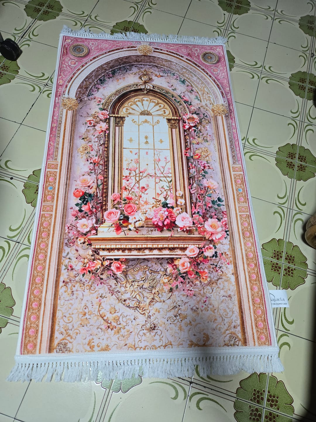 Customer photo review of Obscura Rosy Padded Prayer Mat